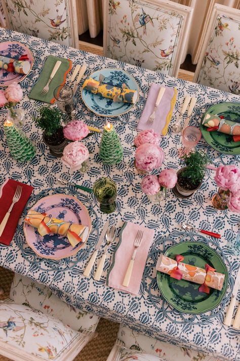 Round Table Scapes Everyday, Jewel Tones Table Setting, Pink Table Setting Ideas, Anthropologie Table Setting, Chinsorie Chic, Vintage Christmas Table Decor, Patterned Wedding Table Linens, Colorful Thanksgiving Table, Mix Match Table Setting