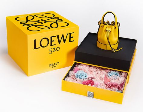 Luxury Packaging Design Projects | Photos, videos, logos, illustrations and branding on Behance Logos, Loewe Packaging, Luxury Box Design, Luxury Brand Packaging, Luxury Box Packaging, Luxury Packaging Design, Name Card Design, Fashion Packaging, Cosmetic Packaging Design