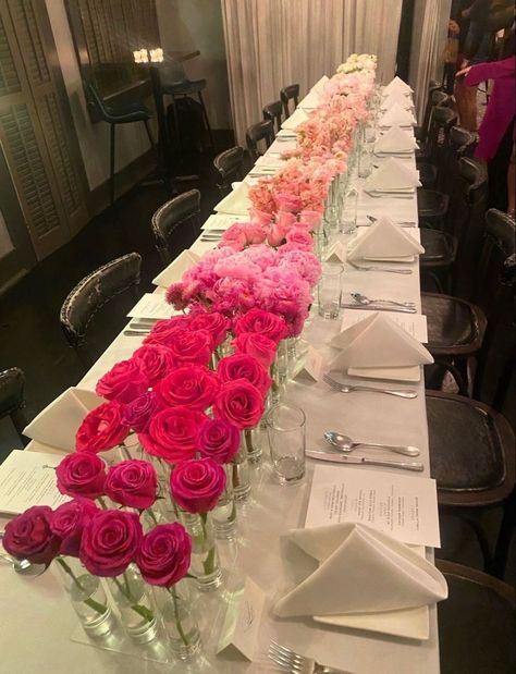 Tablescape For Buffet Wedding, Center Piece For Dining Table Party, Rose Decorations Party, Balloons On Table, Galentines Aesthetic, Valentine Day Aesthetic, Galentines Party Decor, Valentine Day Party, Valentine Day Decor