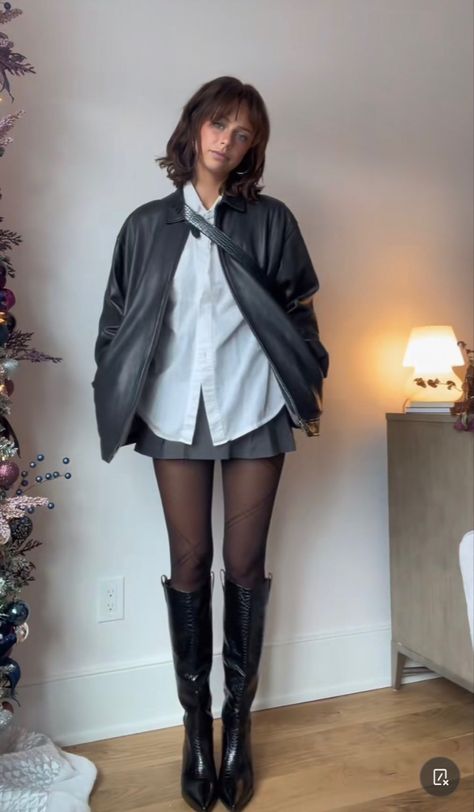 Leather Jacket White Button Up, White Button Up Fall Outfit, Leather Jacket Pleated Skirt, Grey Pleated Skirt Outfit Aesthetic, Mini Skirt With Shirt Outfit, Blouse And Mini Skirt Outfit, Black Skirt Button Up Shirt, Outfits White Button Up, Pleated Skirt Leather Jacket Outfit