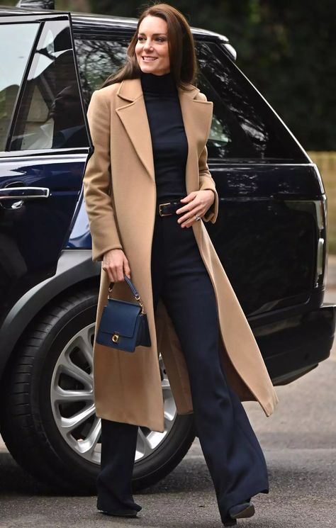 Amal Clooney Casual, Kate Middleton Suit, Work Conference Outfits Women, Kate Middleton Stil, Kate Middleton Latest, Kate Middleton Style Outfits, Düşes Kate, Fashion 60s, Looks Kate Middleton