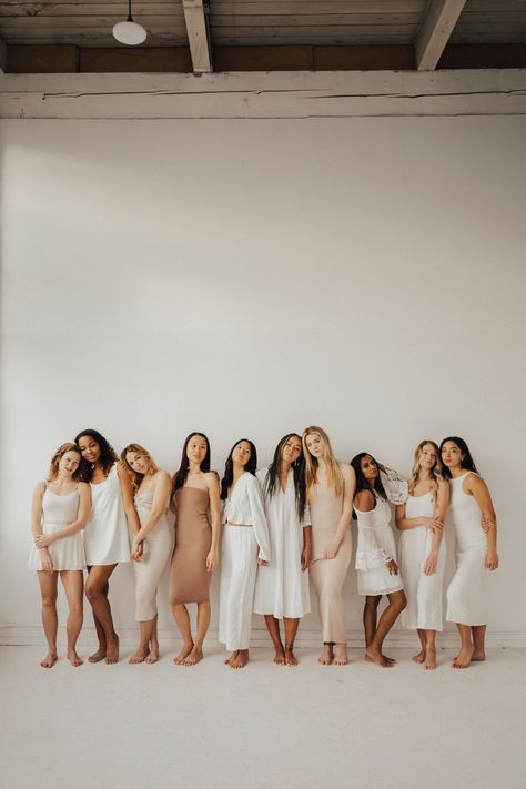Simple Group Photoshoot, Team Photoshoot Outfit Ideas, Womens Editorial Fashion Photography, Women Power Photography, Professional Photo Shoot Group, Women Empowerment Photoshoot Ideas, Posing Groups Of Women, Womens Group Photoshoot Ideas, Salon Group Photoshoot Outside