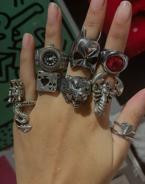 Goth Chunky Rings, Punk Rings Aesthetic, Hard Jewelry Rings, Silver Jewelry Aesthetic Rings Grunge, Big Chunky Rings, Chunky Rings Aesthetic Silver, Metal Rings Aesthetic, Bulky Rings Aesthetic, Hand With Rings Aesthetic