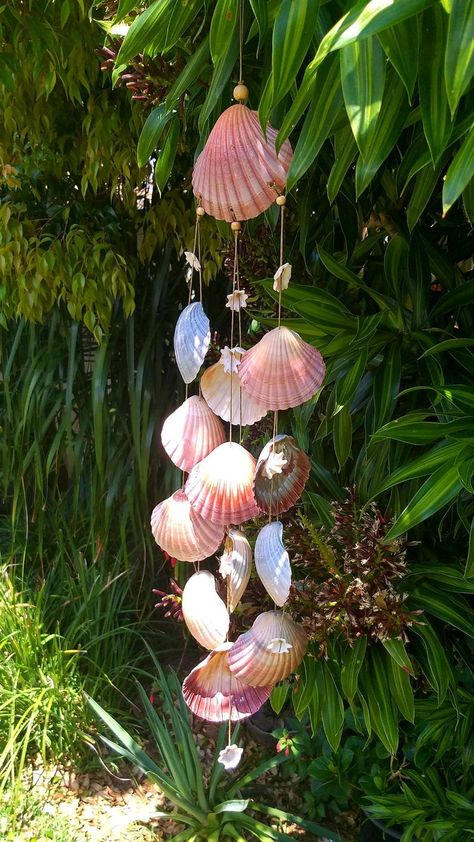 Shell Decorations Diy, Craft Wind Chimes, Things To Hang Up On Your Wall, Shell Wall Hanging Diy, Room Decor With Shells, Shell Ideas Decor, Diy Decor With Shells, Shell Art Diy Seashells, Cute Seashell Crafts