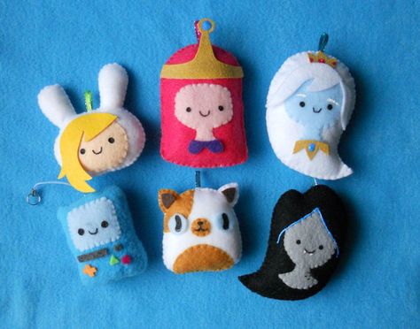 Cute Plushies by Michelle Coffee (misscoffee)! Starring Link, Magneto, Adventure Time, Dragon Ball, & More3 Fimo, Adventure Time Crafts, Adventure Time Parties, Diy Fimo, Princess Bubblegum, Felt Diy, Felt Toys, Felt Ornaments, Cute Crafts