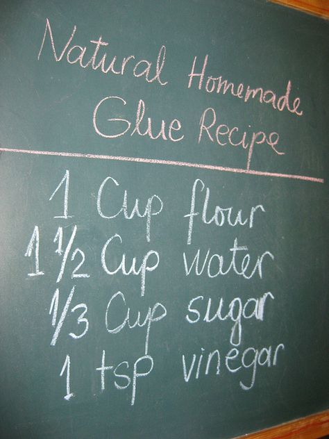 Homemade Glue Recipe. I run a small in home daycare. Most of my children are toddlers. I found this recipe for homemade glue and it really works great. I give each little one their own cup of the glue with a paint brush to apply. They have fun and I don't have to worry about them putting the glue in their mouths! The recipe is easy and it's inexpensive! Homemade Glue, Glue Recipe, How To Make Glue, Craft Hacks, Clay Recipe, Hantverk Diy, Decoupage Glue, Homemade Stuff, Elmer's Glue