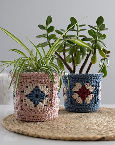 How to Make an Adorable Crochet Plant Pot Cover with Granny Squares! Amigurumi Patterns, Crochet Granny Square Lampshade, Granny Square Mug Cozy, Quick Useful Crochet Projects, Crochet Plant Pot Pattern, Crochet Flower Pot Cover, Crochet Pot Cover, Crochet Plant Basket, Crochet Plant Pot Cover Free Pattern