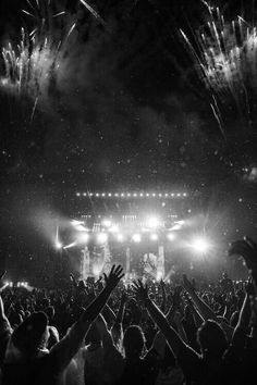 Concert Background, Flyer Dj, Black And White Photo Wall, Vision Board Photos, Black And White Picture Wall, Concert Aesthetic, Concert Photography, Music Aesthetic, Black Aesthetic Wallpaper
