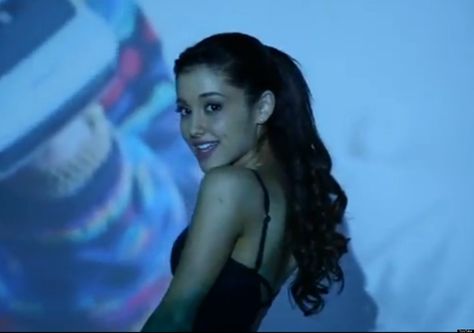 Ariana Grande The Way The Way Ariana Grande, The Way Ariana, Ariana Grande The Way, Ariana Music, Ariana Grande Hair, Ariana Grande Songs, Ariana Grande Style, Solo Music, Ariana Grande Photos