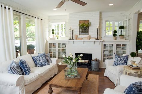 Fixer Upper Living Rooms, Joanna Gaines Living Room, Living Room Joanna Gaines, Bungalow Living Room, Farmhouse Decor Joanna Gaines, Fixer Upper Living Room, Country Living Room Design, French Country Decorating Living Room, French Country Living