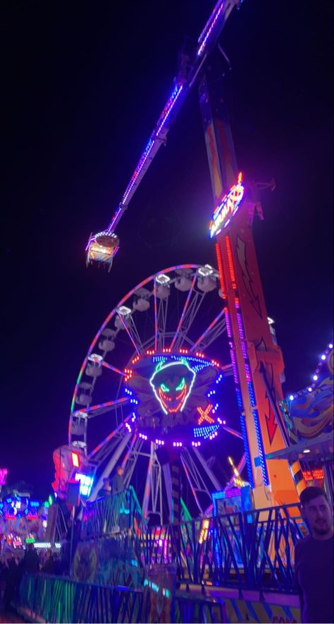 Carnival Night Aesthetic, Carnival At Night, Hull Fair, Amusment Parks, Carnival Night, Thorpe Park, Fair Rides, Summer Fair, Luna Park