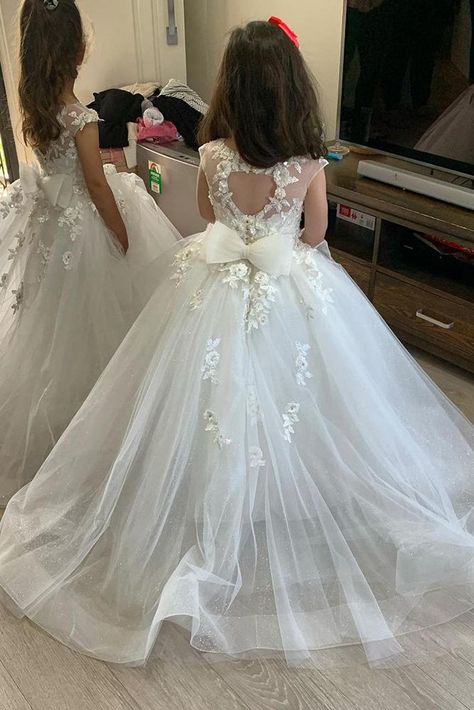 Must Have 2019: 24 Lace Flower Girl Dresses ★ #bridalgown #weddingdress Flower Girl Dresses Lace, Lace Flower Girl Dresses, Dresses Open Back, Flower Girl Gown, Cheap Flower Girl Dresses, Wedding Dress Cake, Wedding Dress Guide, First Communion Dress, First Communion Dresses