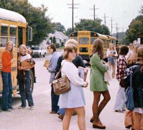 Schooldays In The 1970s | KLYKER.COM Old Days Aesthetic, 1980 Aesthetic, Photos From The 70s, 80’s Aesthetic, Retro School, 70s Photos, Behind Blue Eyes, 70s Aesthetic, 80s Vibes