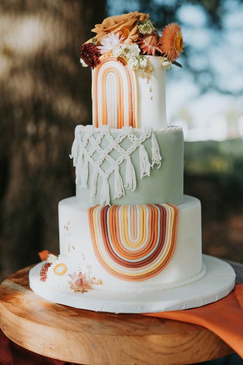 Bohemian delight wedding cake inspiration. Photo: @sheree.taylor.photography Macrame Cake Tutorial, Boho Cake Birthdays Bohemian, Bohemian Cakes Birthdays, Bohemian Cake Birthdays, Boho Birthday Cake For Women, Kid Cake Ideas, Bohemian Birthday Cake, Boho Cake Ideas Birthday, Coachella Cake