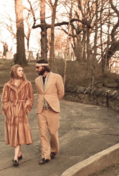 Gwyneth Paltrow as Margot Tenenbaum and Luke Wilson (The Royal Tenenbaums) Richie Tenenbaum, Wes Wilson, Margot Tenenbaum, Wes Anderson Aesthetic, Wes Anderson Style, Cinema Video, Royal Tenenbaums, Wes Anderson Movies, Wes Anderson Films