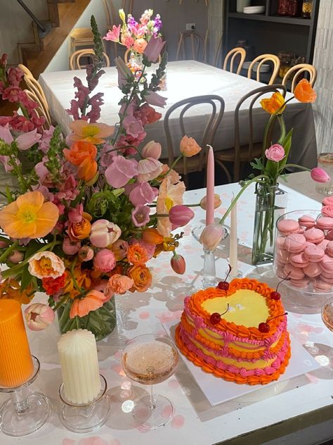 Natal, Flower Table Decorations Birthday, Birthday Outfit October, Birthday Dinner Flowers, 21th Birthday Ideas, Scandi Birthday Party, Spring 21st Birthday Party, Birthday Dinner Party Outside, 21st Aesthetic Birthday