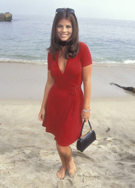 Appropriately, Baywatch’s Yasmine Bleeth was there… | Looking Back At The Totally Buggin' "Clueless" Premiere Alexandra Paul, Yasmine Bleeth, Sarah Michelle Gellar, Baywatch, Clueless, Vintage Hollywood, Pretty Face, Ladies Day, Looking Back