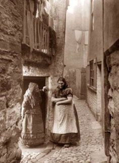 Victorian Street, Victorian Life, Victorian London, Old Photography, Photographic Artist, Foto Vintage, Old Photographs, History Photos, Vintage Life