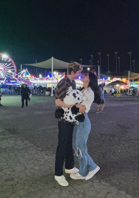 Double Dates With Best Friend Aesthetic, Date Couples Aesthetic, Couples Activity Ideas Relationships, Couple Date Photos, Cheap Date Aesthetic, Photos To Recreate With Your Boyfriend, Fair Couple Pics, Cutest Date Ideas, Fair Couple Aesthetic