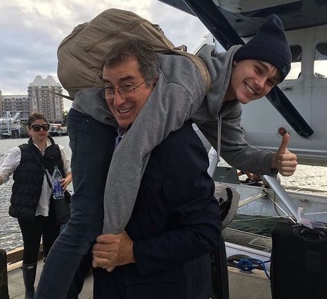 Mitchell Hope (BEN) and Kenny Ortega having fun filming DESCENDANTS 2!!! #mitchellhope #descendants #descendants2 #kennyortega Mitchell Hope, Disney Descendants Movie, Kenny Ortega, Descendants 1, Mal And Evie, Descendants Cast, Disney Descendants 3, Booboo Stewart, Disney Decendants