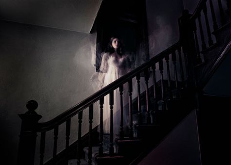 Living with gohst Haunted Houses In America, Types Of Ghosts, Paranormal Pictures, Layers Of Fear, Paranormal Experience, Houses In America, Most Haunted Places, Ghost Photos, Paranormal Activity