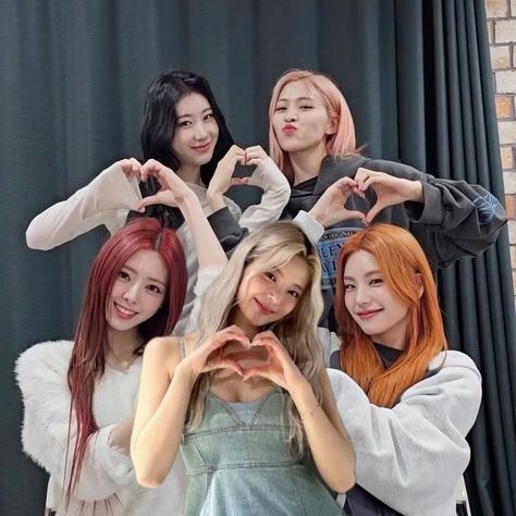 Itzy And Blackpink, Itzy Group Photo, Yeji Chaeryeong Yuna, Itzy Group, Itzy Ot5, Yuna Itzy, Korean K Pop, Kpop Entertainment, Hd Picture