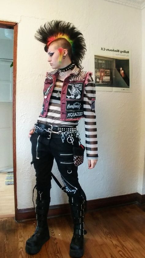 70s Punk Fashion London, Actual Punk Outfits, Anarchist Outfit, Girl Punk Outfits, Deathrock Outfits, 70s British Punk Fashion, Punk Rock Girl Outfits, Punk Rock Outfits 80s, Rock Punk Outfit