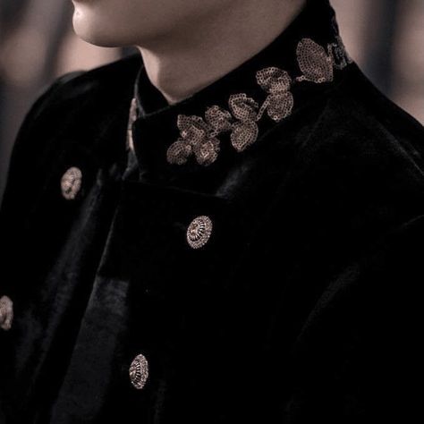 Ballroom Aesthetic Outfits, Medieval Men Aesthetic, Dark Prince Aesthetic Outfit, Celestial Aesthetic Clothes Men, Prince Aesthetic Outfit, Georg Von Trapp, Lucerys Velaryon, Prince Aesthetic, Royal Aesthetic