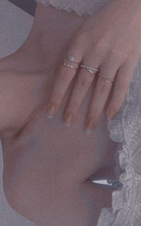 #light #aesthetic #fairy #hand #neck #beauty #rings Hands Female Aesthetic, Hand Around Neck Aesthetic, Pretty Female Hands Aesthetic, Women Hands Aesthetic, Hands Around Neck Aesthetic, Woman Hands Aesthetic, Feminine Hands Aesthetic, Hand Wraps Aesthetic, Female Hands Aesthetic