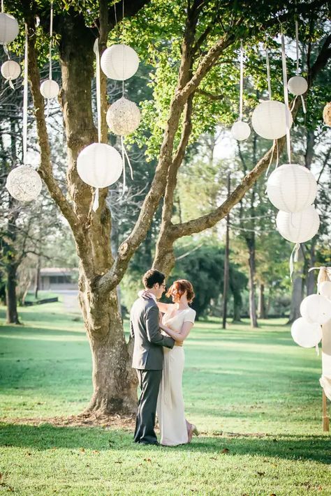 12 Ways To Decorate "Trees" At Your Spring Wedding! Ceremony Backdrop Tree, Wedding Tree Decorations, Hill Country Wedding Venues, Texas Hill Country Wedding, Deco Champetre, Louisiana Wedding, Hill Country Wedding, Wedding Ceremony Backdrop, Summer Wedding Outdoor