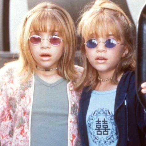 2000s Girl Aesthetic, 2000s Movie Fashion, Early 2000s Makeup, Early 200s, Early 2000s Movies, 2000s Makeup Looks, 2000s Sunglasses, 2000s Girls, Early 2000s Aesthetic