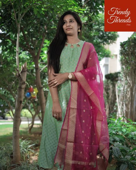 Pista Green Colour Combination Dress, Green Dupatta Combination Suit, Sea Green Colour Combination Dress, Green Kurti Combination, Pista Green Suit Combination, Purple Combination Outfits, Sea Green Suit, Silk Saree Gown, Gown Saree