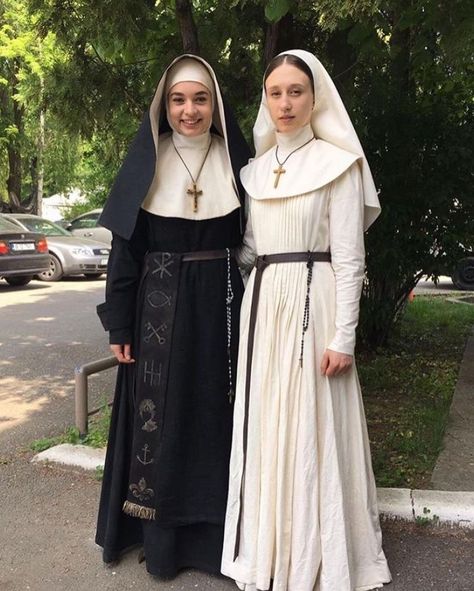 Mass Outfit, Catholic Clothing, Christian Veils, Nun Outfit, Nun Costume, Nuns Habits, Halloween Kostüm, Halloween Disfraces, Character Outfits