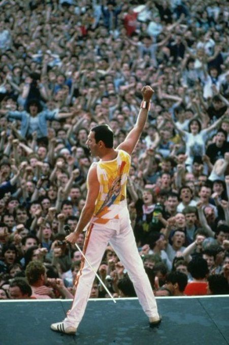 Freddie Mercury by Denis O'Regan at Wembley, London, 1986. Freddie Tattoo, Cowboy Song, Queens Wallpaper, Freddy Mercury, Greatest Showman, Queen Photos, Queen Freddie Mercury, John Deacon, Brian May