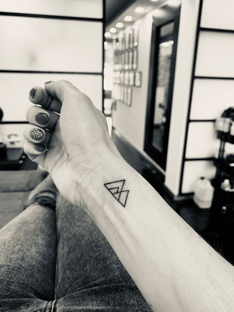 Family of 4 - family mountain - wrist tattoo. 4 Triangle Tattoo Family, Mountain Tattoo Family, Mountain Ring Finger Tattoo, Triangle Family Tattoo Ideas, Family Mountain Tattoo, Mountain Family Tattoo, Mini Family Tattoo, Tattoo For Family Of 4, Triangle Family Tattoo