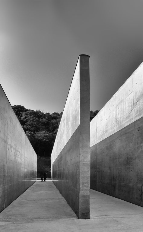 Lee Ufan Museum, Tadao Ando, Naoshima, Japan, 2010. #architecture #archinerds Tadao Ando, Museum Architecture, Japanese Architecture, Futurist Architecture, Dune Art, Concrete Architecture, Brutalist Architecture, Minimalist Architecture, Unique Architecture