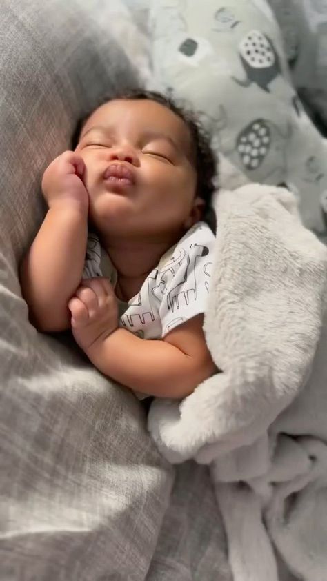 Newborn Black Babies, Mommy And Baby Pictures, Healthy Love, Black Baby Boys, Cute Mixed Babies, Cute Black Babies, Black Baby Girls, Beautiful Black Babies, Foto Baby