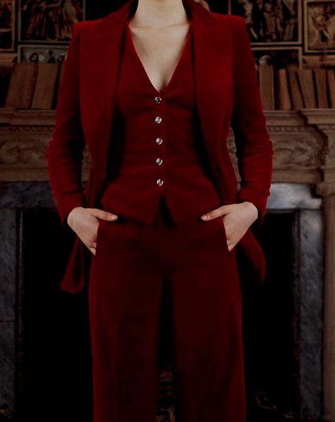 Business Goth Outfits, Queer Prom Outfit, Feminine Suit, Stil Masculin, Glamouröse Outfits, Woman Suit Fashion, Red Suit, Stil Inspiration, Prom Outfits