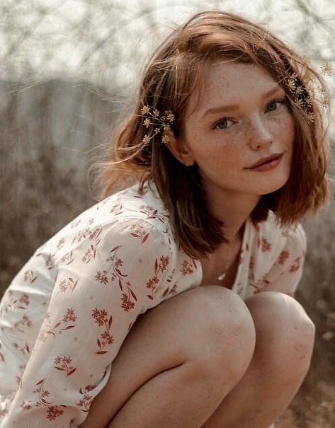 Models With Freckles, Ginger Hair Girl, Shadow Puppetry, Red Hair Freckles, Young Redhead, Ginger Models, Women With Freckles, Short Red Hair, Pretty Redhead