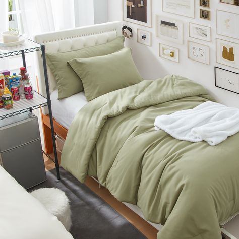 Cute Bedding Twin Bed, Bed Comforter Sets Twin Size, Xl Twin Bedding, Sage Comforter Bedroom, Dorm Room Decor Green, Cute Bed Comforters, Twin Xl Bedding Dorm, Green College Dorm, Twin Bed Bedding