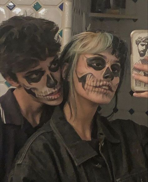 Kostuum Halloween, Halloween Parejas, Grunge Couple, Halloween Tattoo, Halloween Inspo, Disfraces Halloween, Fantasias Halloween, Maquillage Halloween, Couple Halloween