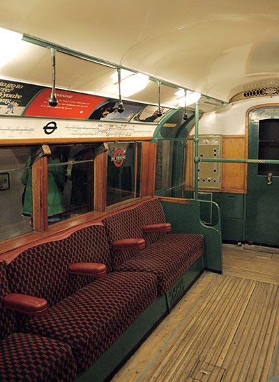 Tube through the decades: Interior of 70's London underground train Zug, London Underground Train, Underground Train, Tube Train, Underground Tube, Kentish Town, London Tube, Through The Decades, London History