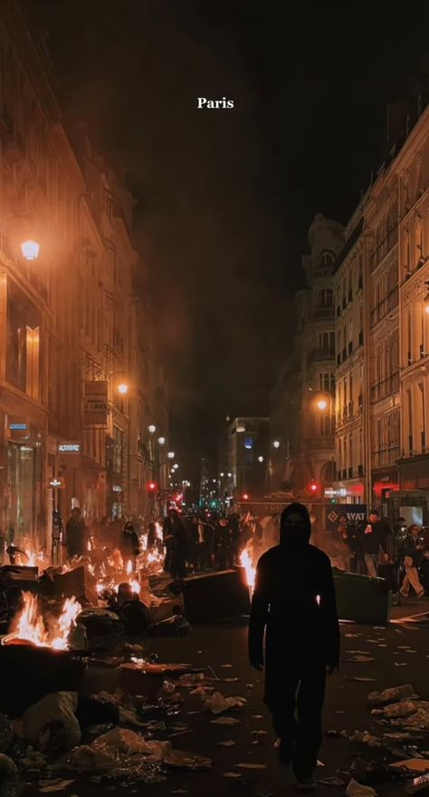 Cars and other shi burnin in Paris, France Riots Photography, Acab Aesthetic, Illegal Aesthetic, Outcast Aesthetic, Riot Aesthetic, Revolution Wallpaper, Anarchy Aesthetic, Onion Art, Revolution Aesthetic