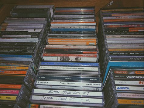 #trendy #vsco #vscocam #vscofilter #aesthetic #retro #grunge #cd #90s Vintage Aesthetic Retro, Cd Aesthetic, Old Cd, Bedroom Wall Collage, Perks Of Being A Wallflower, Old Music, 90s Aesthetic, Music Cd, Music Aesthetic