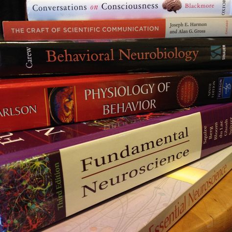 What are the best introductory neuroscience books? Which ones would we recommend for the enterprising high school student, interested in learning about Neuroscience and it's principles? I list 4 textbooks and one non-fiction book, then (reminded that textbooks are really expensive), I add on an onli Neuroscience Books, Brain Book, Genre Of Books, Books To Read Nonfiction, Non Fiction Books, Online Textbook, Biomedical Science, Psychology Student, Unread Books