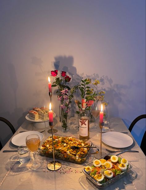 Italian Date Night Aesthetic, Intimate Anniversary Dinner At Home, Dinner Date Aesthetic Home, Romantic Dinner Setting At Home For Two, Couple Dinner Date Aesthetic Home, Anniversary Dinner Table Setting, Birthday Date Night At Home, Dinner Date Set Up, Dinner Date Table Set Up