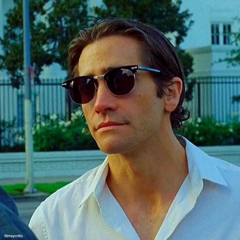 #JakeGyllenhaal lost 20 pounds for his role in #Nightcrawler (2014). This was Gyllenhaal's own idea, as he visualized Lou as a hungry… Lou Bloom Pfp, Louis Bloom, Jack Gyllenhaal, Lost 20 Pounds, Donnie Brasco, Aesthetic Era, Pretty Movie, American Pyscho, Insta Profile