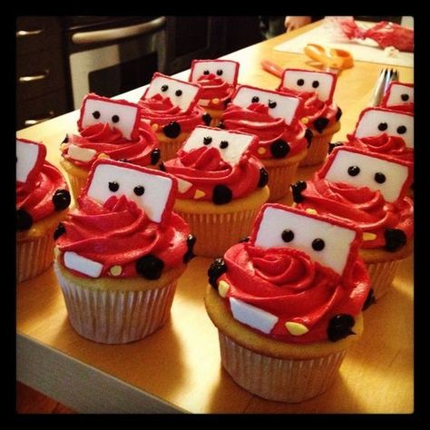 Cars Lightning McQueen Cupcakes - in chocolate frosting, these could be Mater Disney Cars Cupcakes, Compleanno A Tema Hot Wheels, Car Cakes For Boys, Auto Party, Disney Cars Cake, Lightning Mcqueen Cake, Cars Cupcakes, Mcqueen Cake, Disney Cupcakes