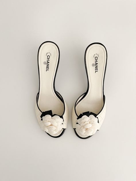 Chanel Kitten Heels, Products Aesthetic, Chanel Heels, Girl Aesthetics, Pretty Heels, Aesthetic Skincare, Dr Shoes, Fashion Shoes Heels, Shoes Heels Classy