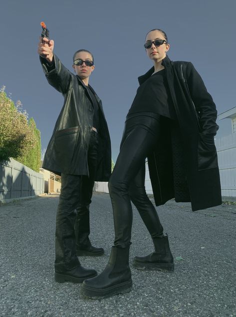 Matrix Group Costume, The Matrix Outfit, The Matrix Costumes, Matrix Halloween Costume, Matrix Cosplay, Matrix Halloween, Matrix Outfit, Matrix Costume, Matrix Fashion